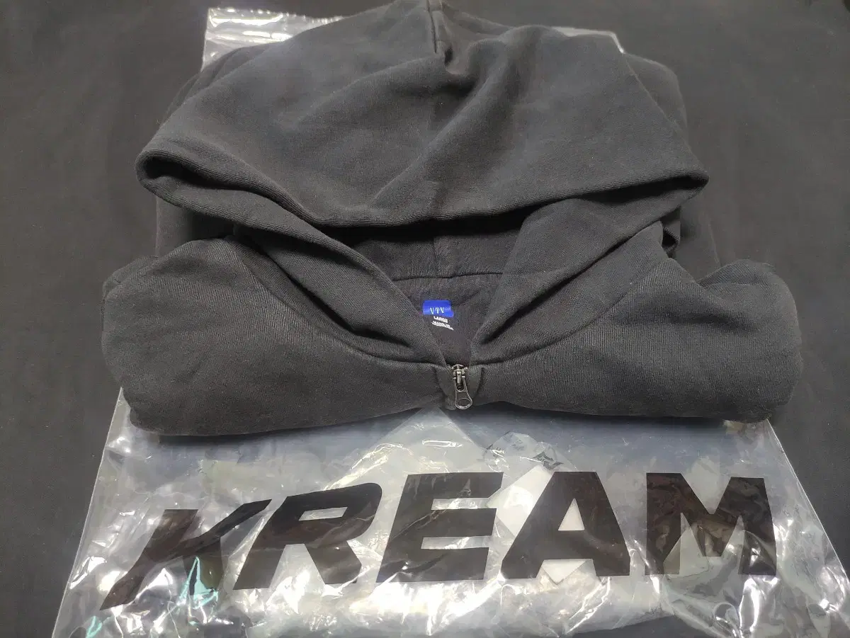 [L] Yeezy YZY Zip-Up Hoodie Black